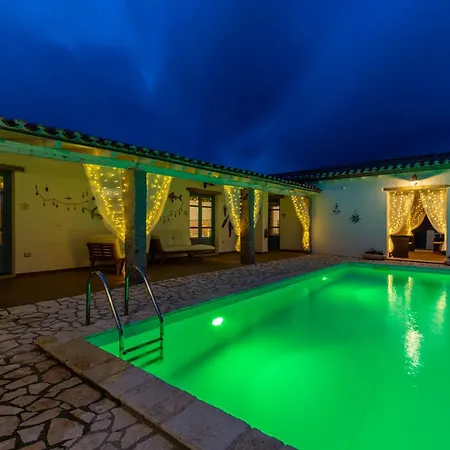 Vila Belocations - Verdalma Con Piscina Privata